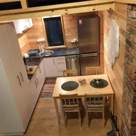 Domek letniskowy całoroczny w lesie nad jeziorem z kominkiem WOLNE TER