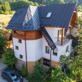 "Agroturystyka"- przy szlaku na Sokolicę.