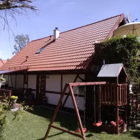 Urokliwy domek na Kaszubach z 2 apartamentami nad jeziorem dla 12 osób